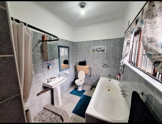 4 BEDROOM FREESTANDING FOR SALE IN OSLO BEACH
